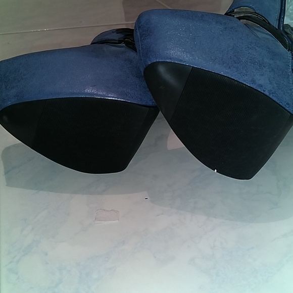 Strappy Platform Heels - Picture 4 of 4